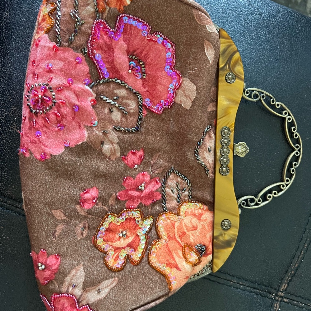 Vintage-Inspired Floral Brown Clutch